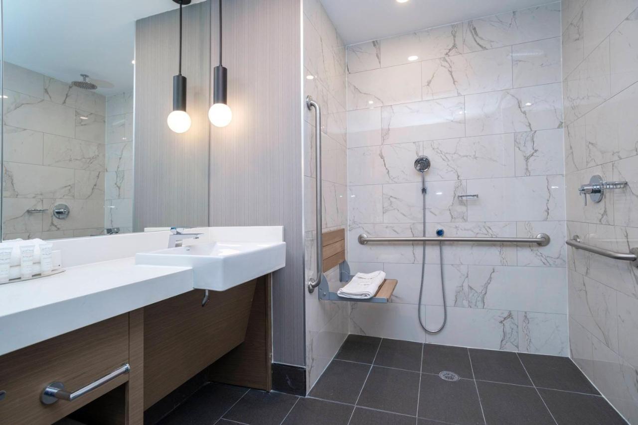 Sandman Signature Sherwood Park Hotel エクステリア 写真