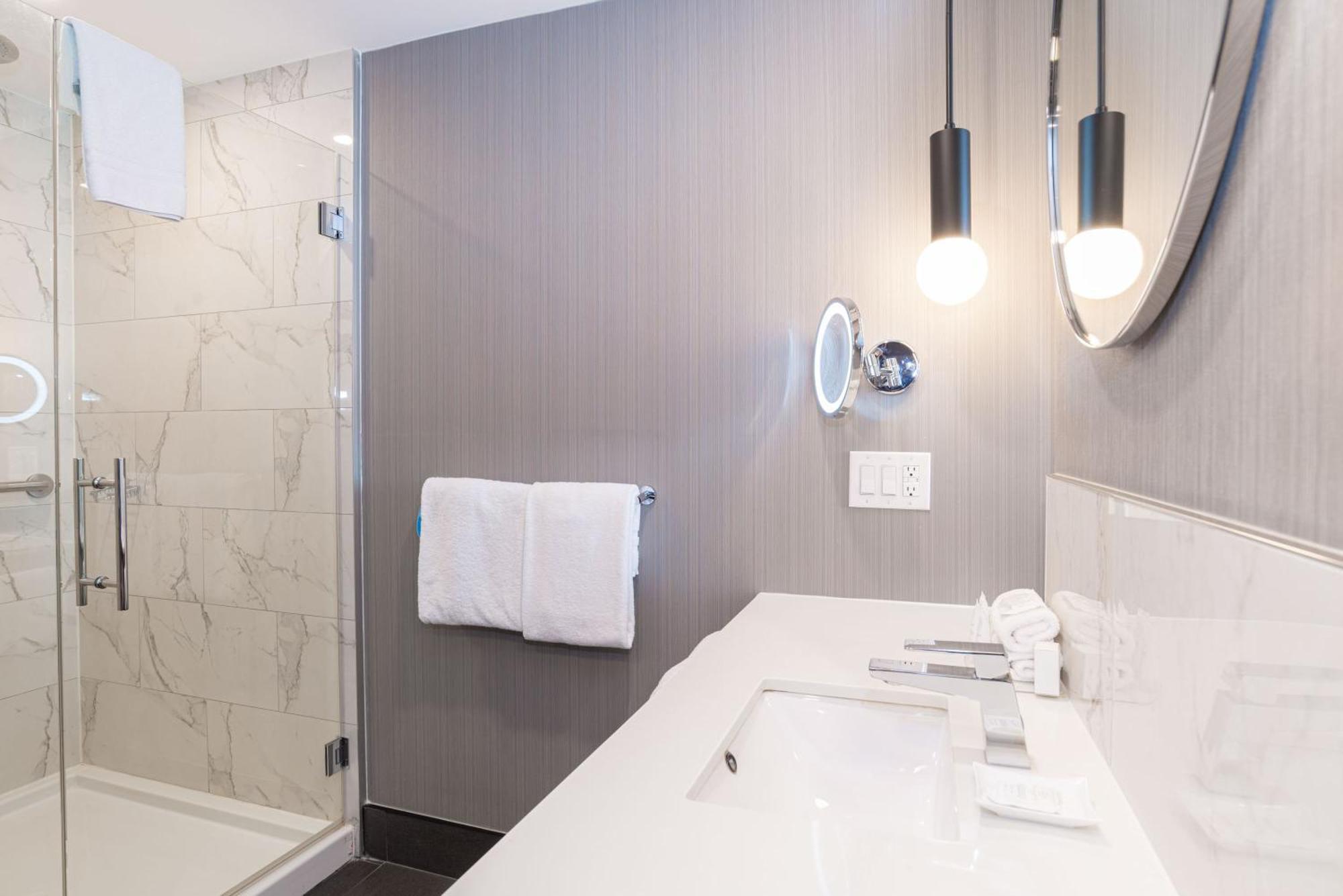 Sandman Signature Sherwood Park Hotel エクステリア 写真