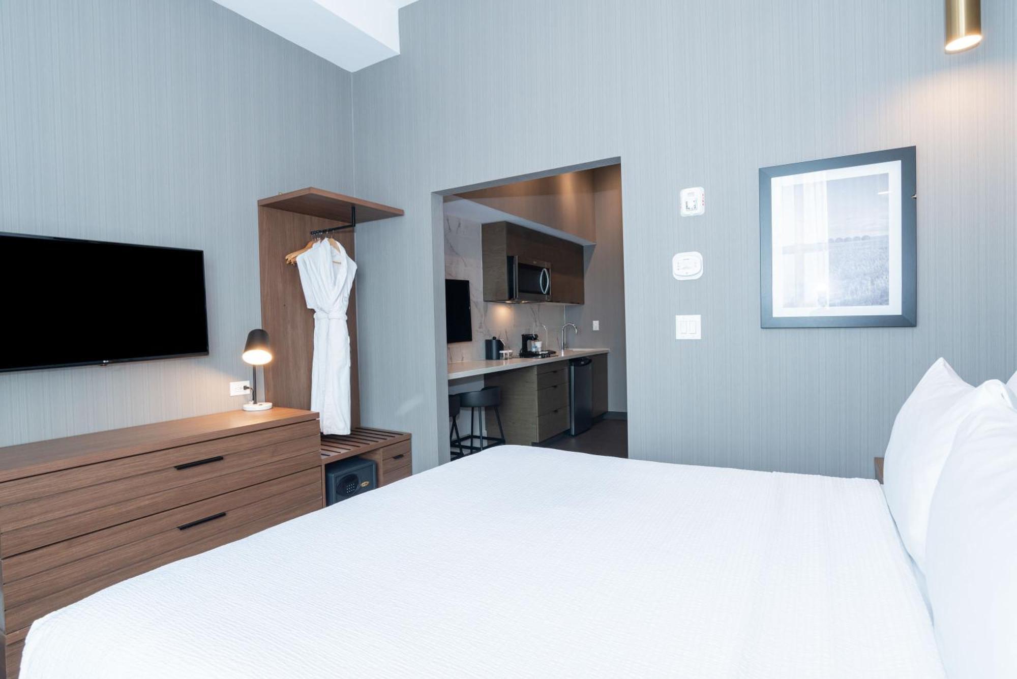 Sandman Signature Sherwood Park Hotel エクステリア 写真