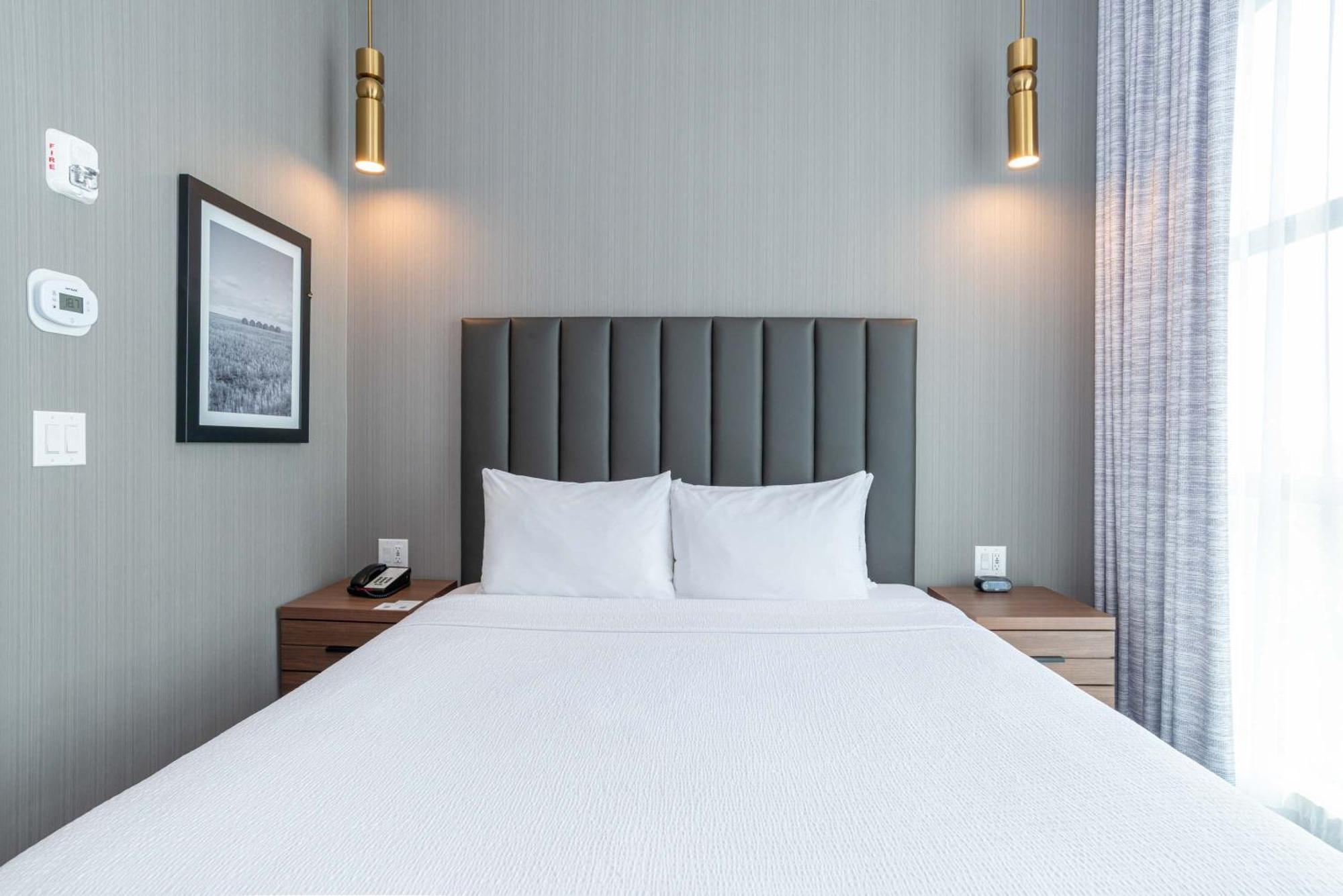 Sandman Signature Sherwood Park Hotel エクステリア 写真
