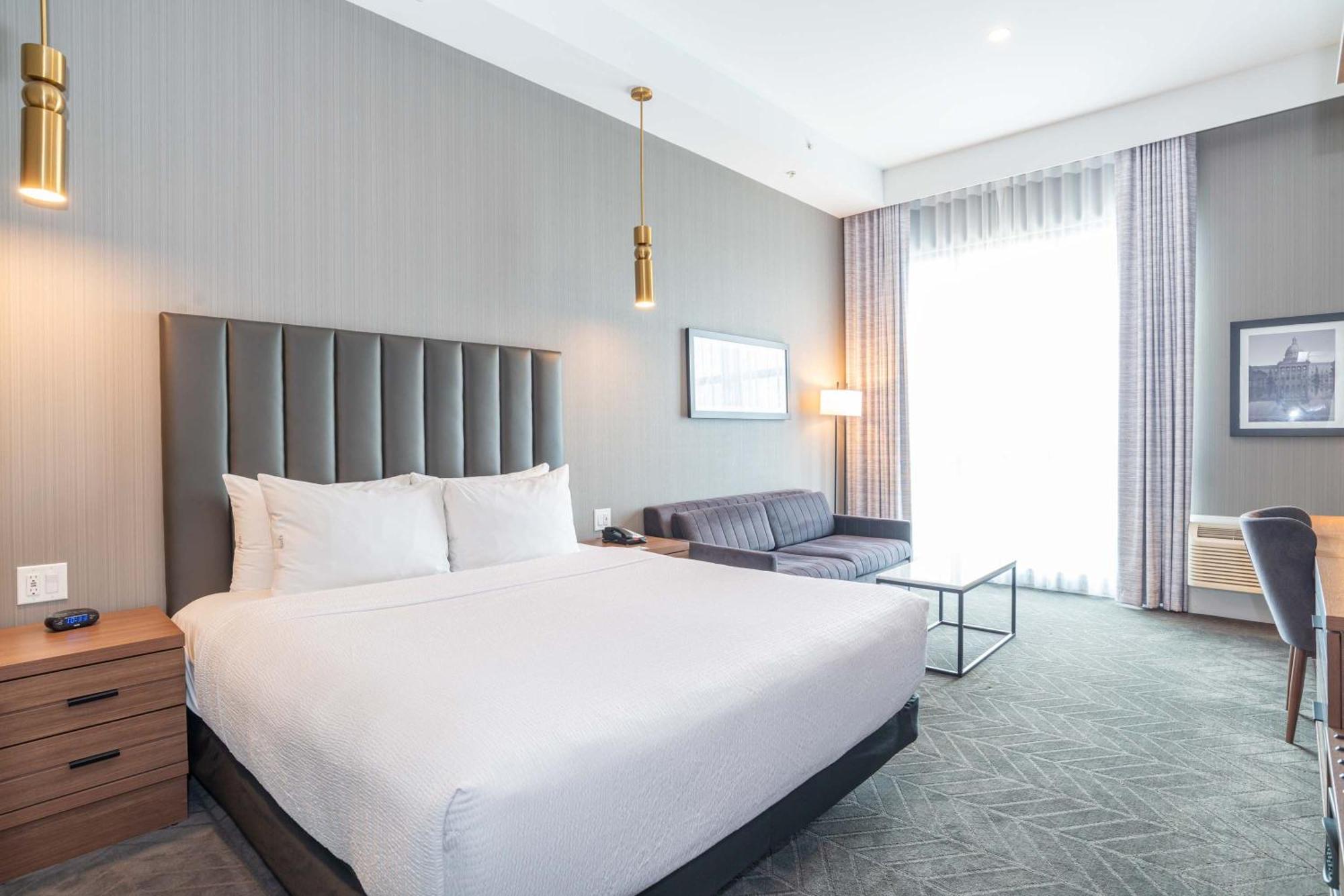 Sandman Signature Sherwood Park Hotel エクステリア 写真