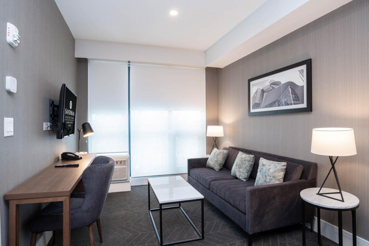 Sandman Signature Sherwood Park Hotel エクステリア 写真