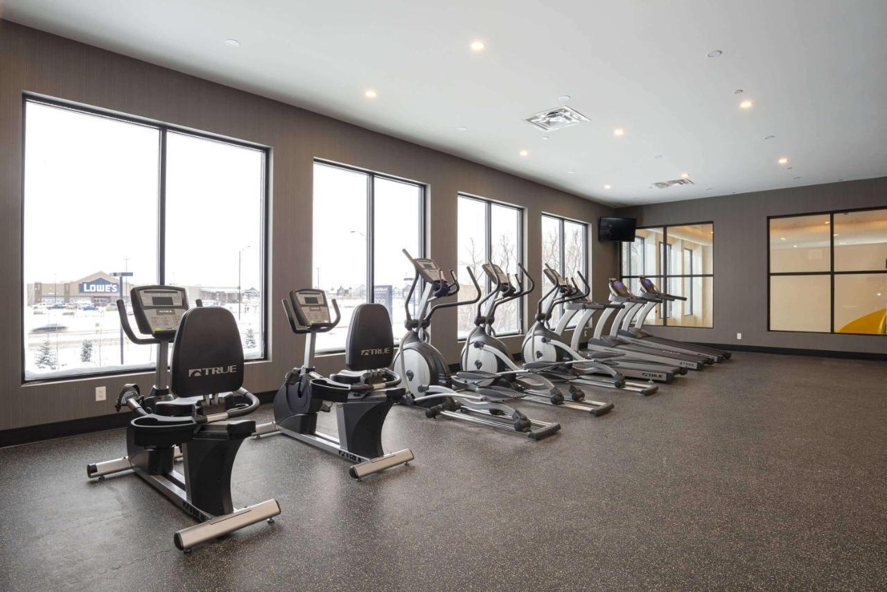 Sandman Signature Sherwood Park Hotel エクステリア 写真